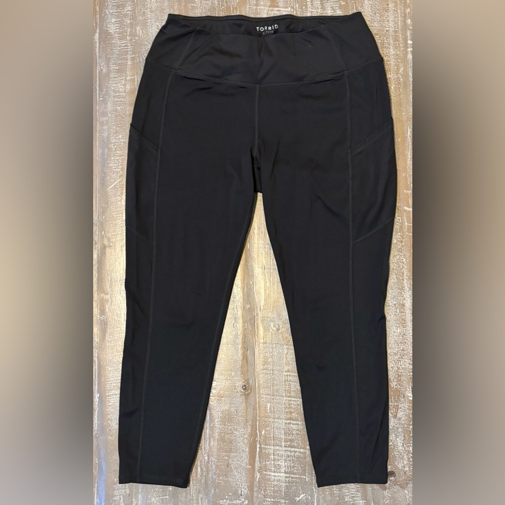 Torrid Black Activewear Pants Leggings with Pockets size 1 (1X) (14-16)